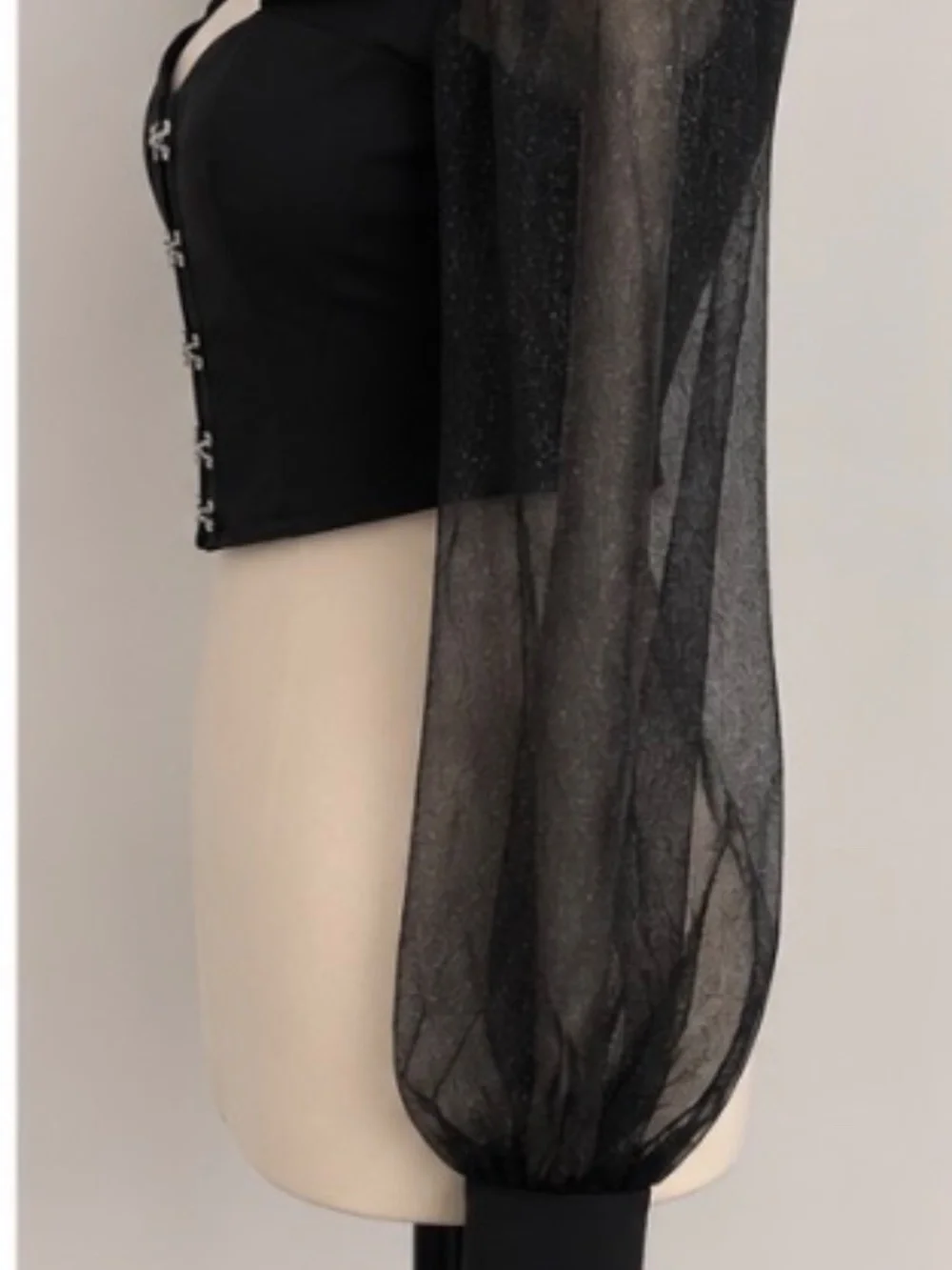 Black mesh sleeve cropped top - Picture 2 of 3